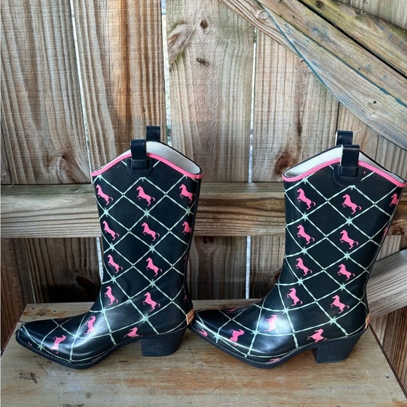 Bit & Bridle Western Style Rubber Rain Boots with Heel - Picture 2 of 10